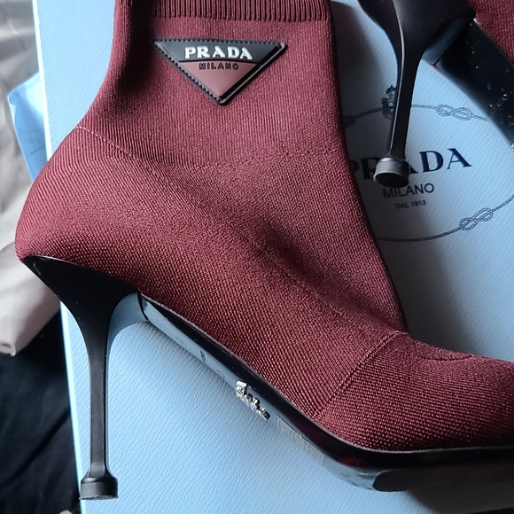 AUTHENTIC PRADA SHOES size 10 - Picture 6 of 6